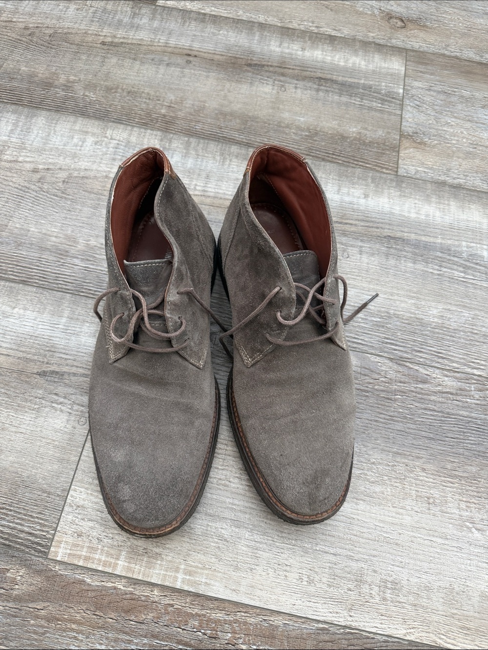 Johnston & Murphy Men’s Gray Suede Chukka Boots